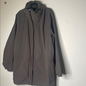Gray Mid-Length Raincoat with Prominent Collar​